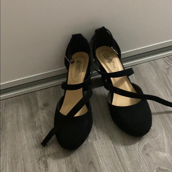 Black heels - Picture 1 of 2